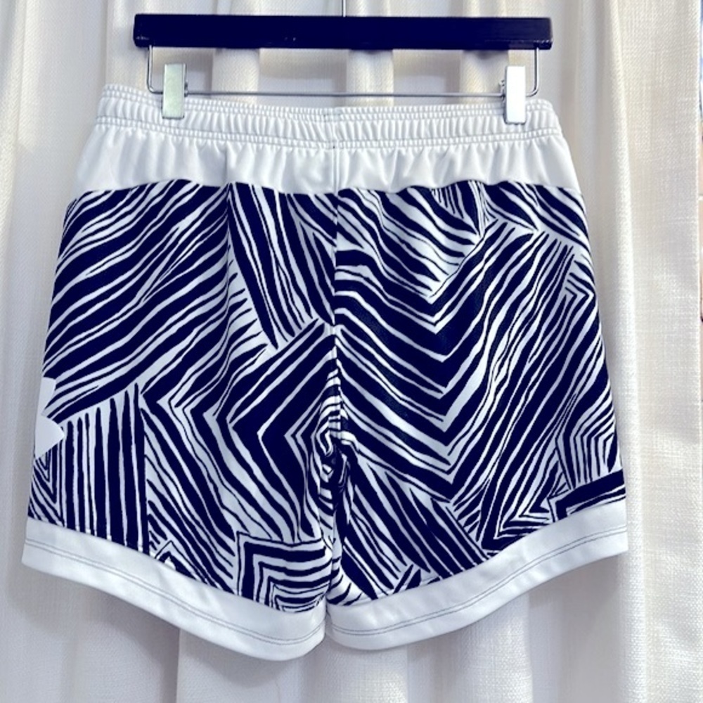 NWOT Women’s Under Armour Baseline 6.75’’ Loose Fit Basketball Shorts Size M - Picture 4 of 5